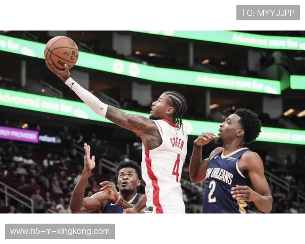 火箭前场连续抢下两个关键篮板延长进攻 火箭前场连续抢下两个关键篮板延长进攻