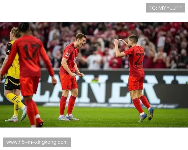 拜仁防线联动出色,德甲竞争格局仍旧复杂 拜仁防线联动出色,德甲竞争格局仍旧复杂