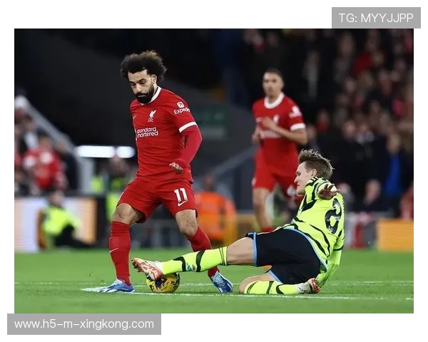 英超利物浦前场高压制造点球,裁判判罚果断