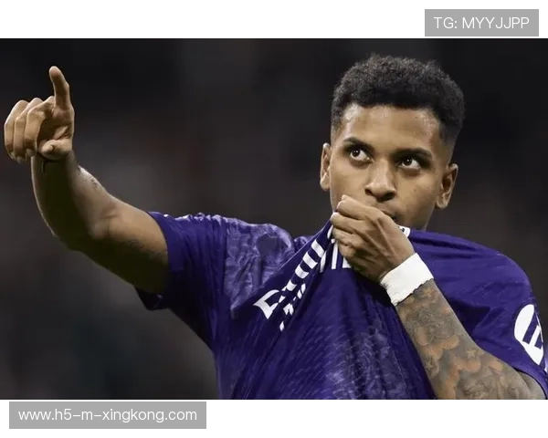 皇马罗德里戈脚底顺球爆射攻入神仙球